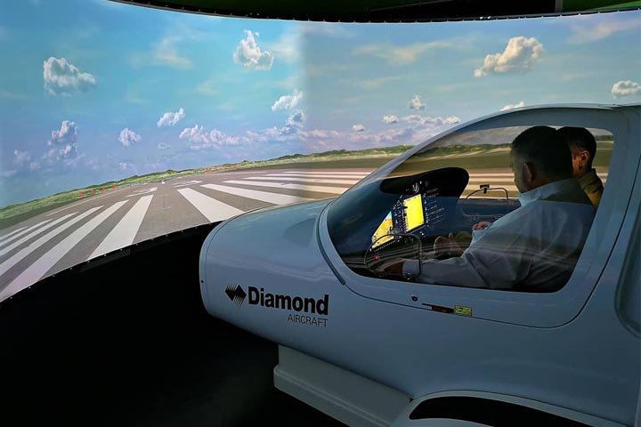 Захватывающий полет на авиатренажере Diamond