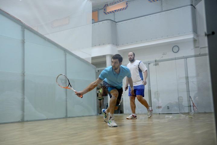 Игра в сквош — для активных и спортивных