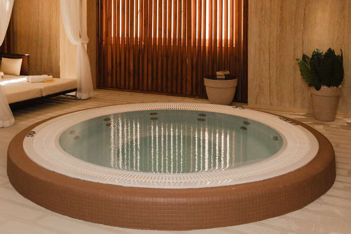 SPA-день с массажным ритуалом и аквазоной