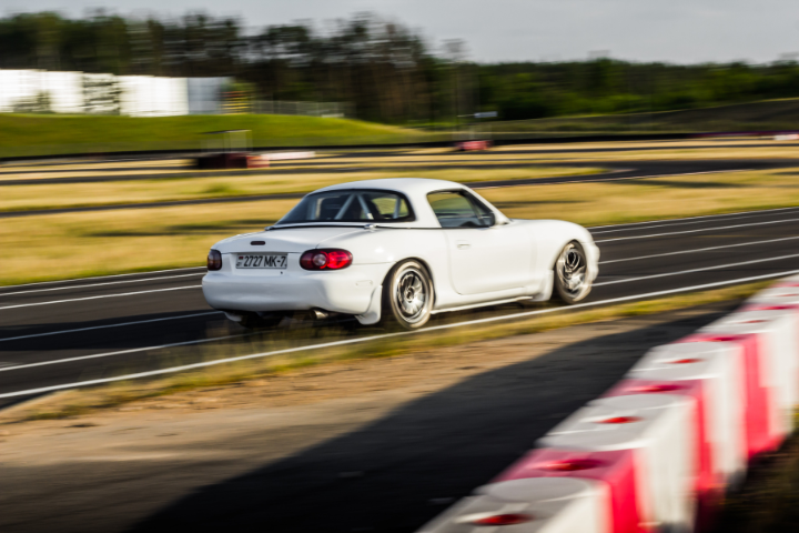 Обучение вождению на гоночном треке на Mazda MX5