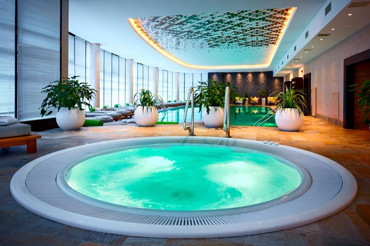 Массаж тела и безлимит в аквазоне Renaissance Hotel в Минске