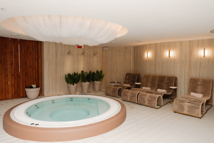 SPA-день с массажным ритуалом и аквазоной