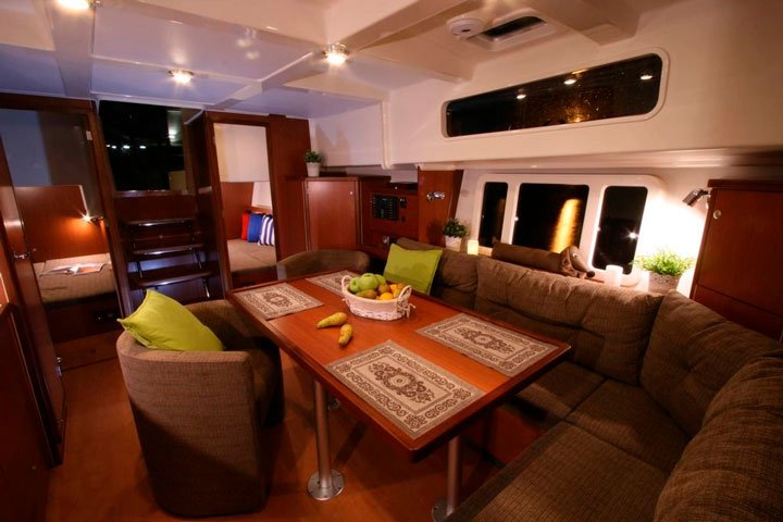 Прогулка на великолепной яхте DELPHIA 1350 ESCAPE MADAM