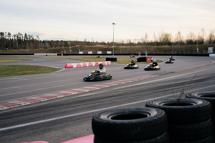 Картинг в «Smart Racing»: гонки в стайках