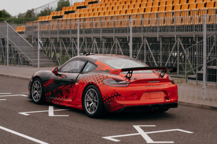 Обучение вождению на гоночном треке на Porsche Cayman