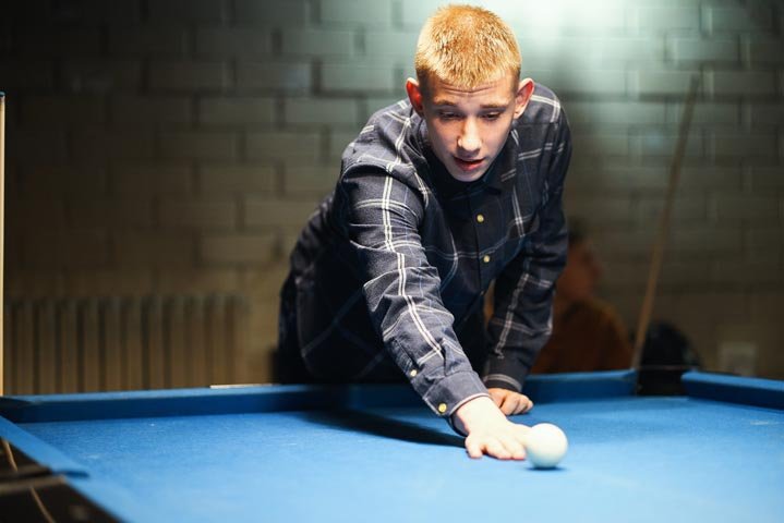 Игра в бильярд