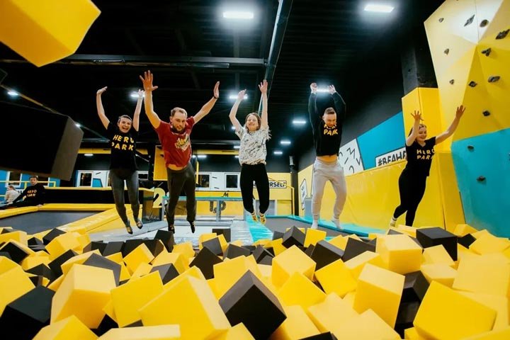 Отдых для всей семьи на батутной арене Hero Park