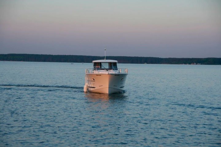 Прогулка на великолепной яхте DELPHIA 1350 ESCAPE MADAM
