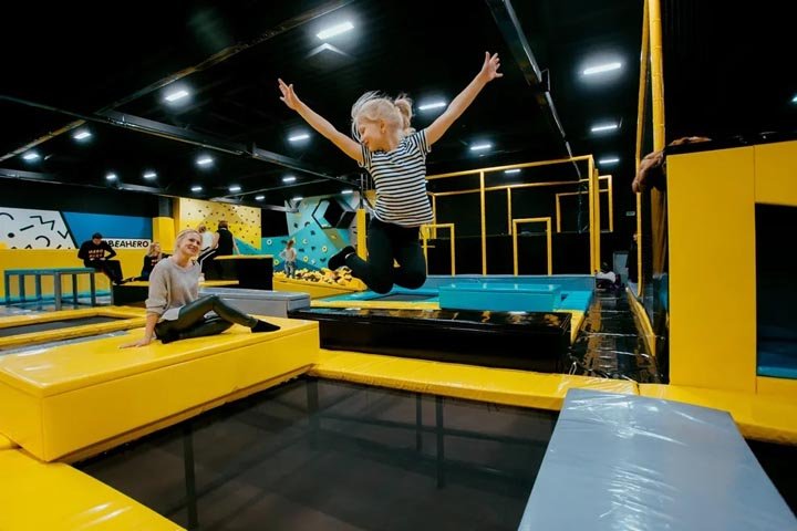 Отдых для всей семьи на батутной арене Hero Park