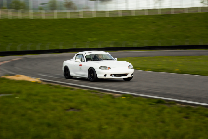 Обучение вождению на гоночном треке на Mazda MX5