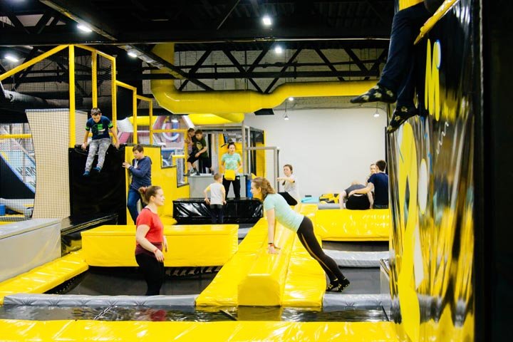 Отдых для всей семьи на батутной арене Hero Park