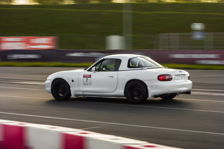 Обучение вождению на гоночном треке на Mazda MX5