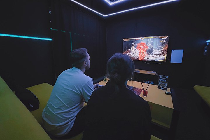 Console room: игра в PS5 и 2 крафтовых коктейля