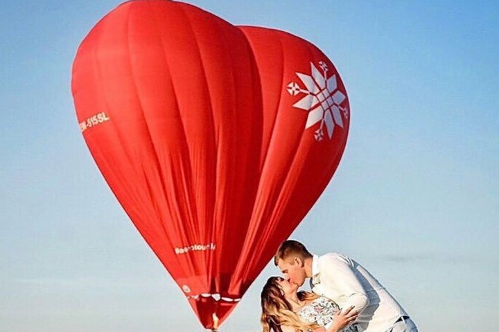 Полет на воздушном шаре в форме сердца Love Story