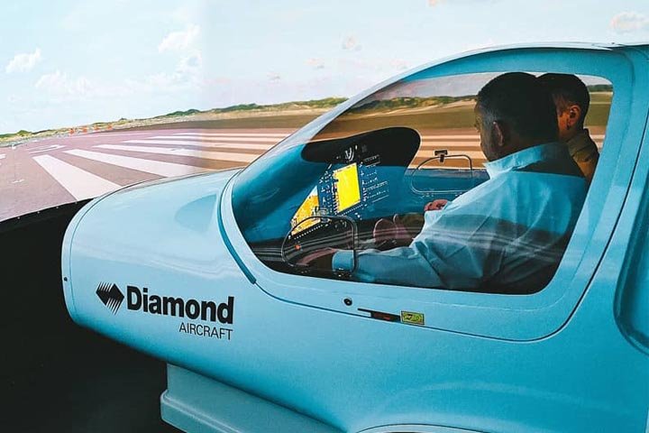 Захватывающий полет на авиатренажере Diamond