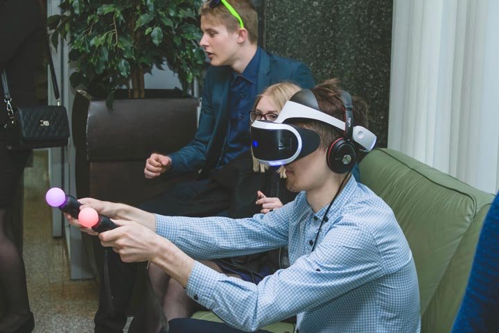 Игры в виртуальной реальности в U-ViW