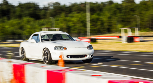 Обучение вождению на гоночном треке на Mazda MX5